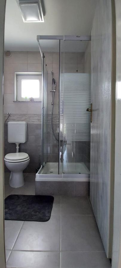 Apartmán Zrinec Vir Exteriér fotografie