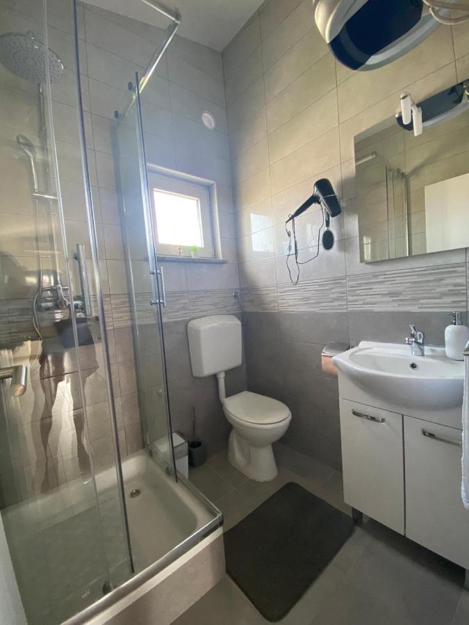 Apartmán Zrinec Vir Exteriér fotografie