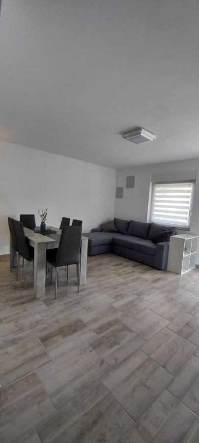 Apartmán Zrinec Vir Exteriér fotografie