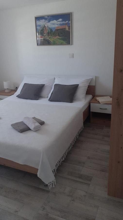 Apartmán Zrinec Vir Exteriér fotografie